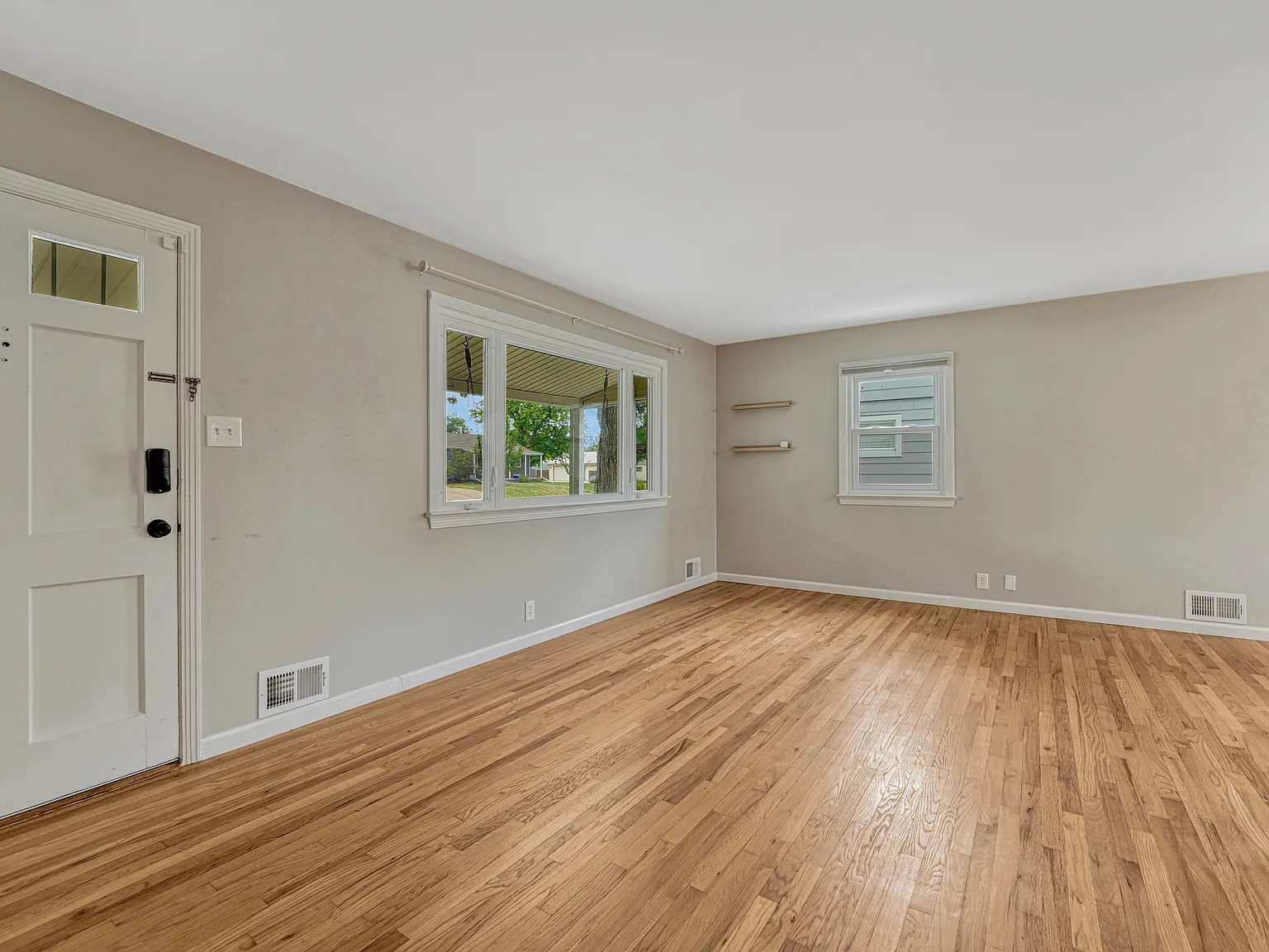 4 bed, 2489 sqft, $3,250 — Photo 4