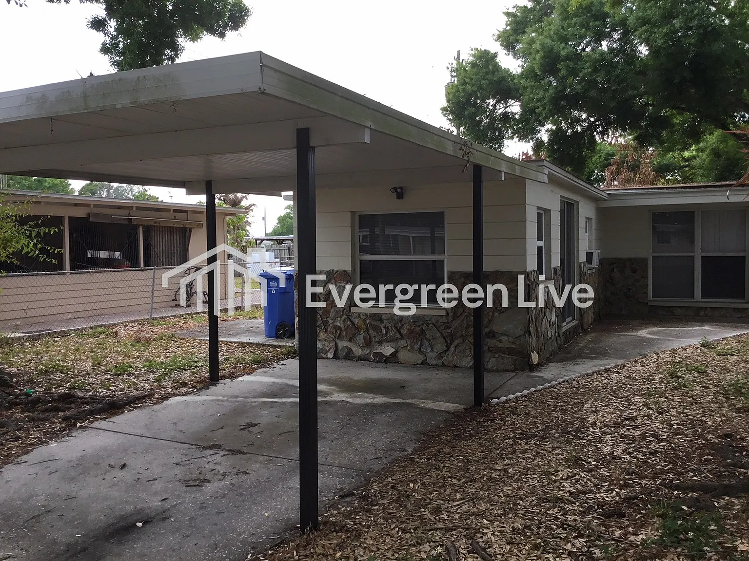 3 bed, 1.0 bath, 1556 sqft, $1,945 — Photo 1