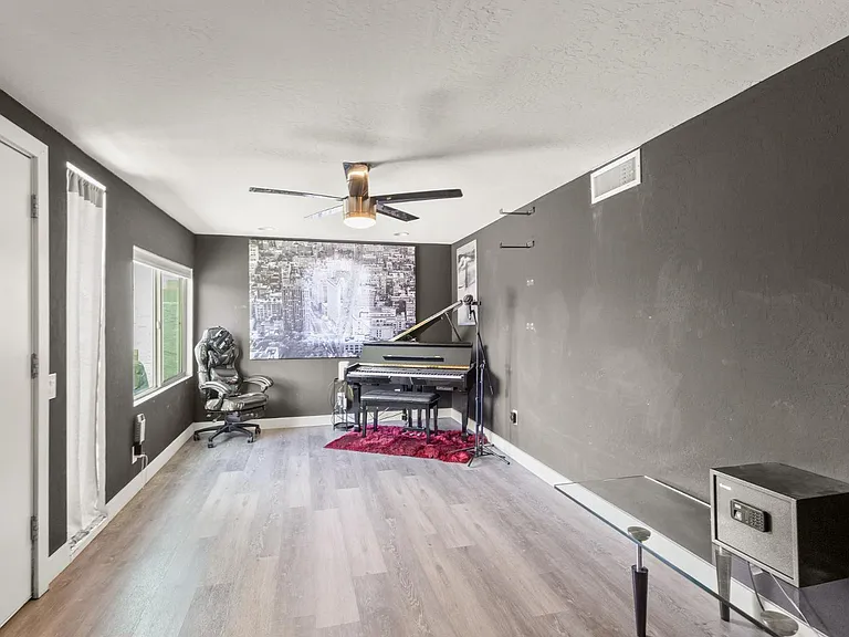 3846 N 14th Ave — Photo 13