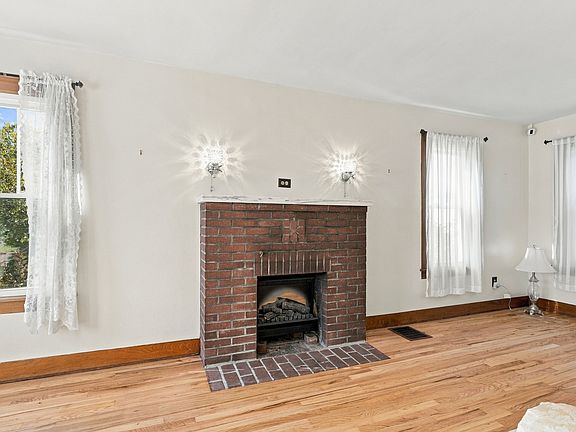 5th image of 1901 Vestal Rd