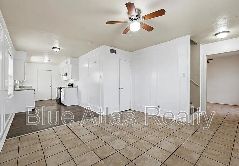 704 Skyline Dr — Photo 8