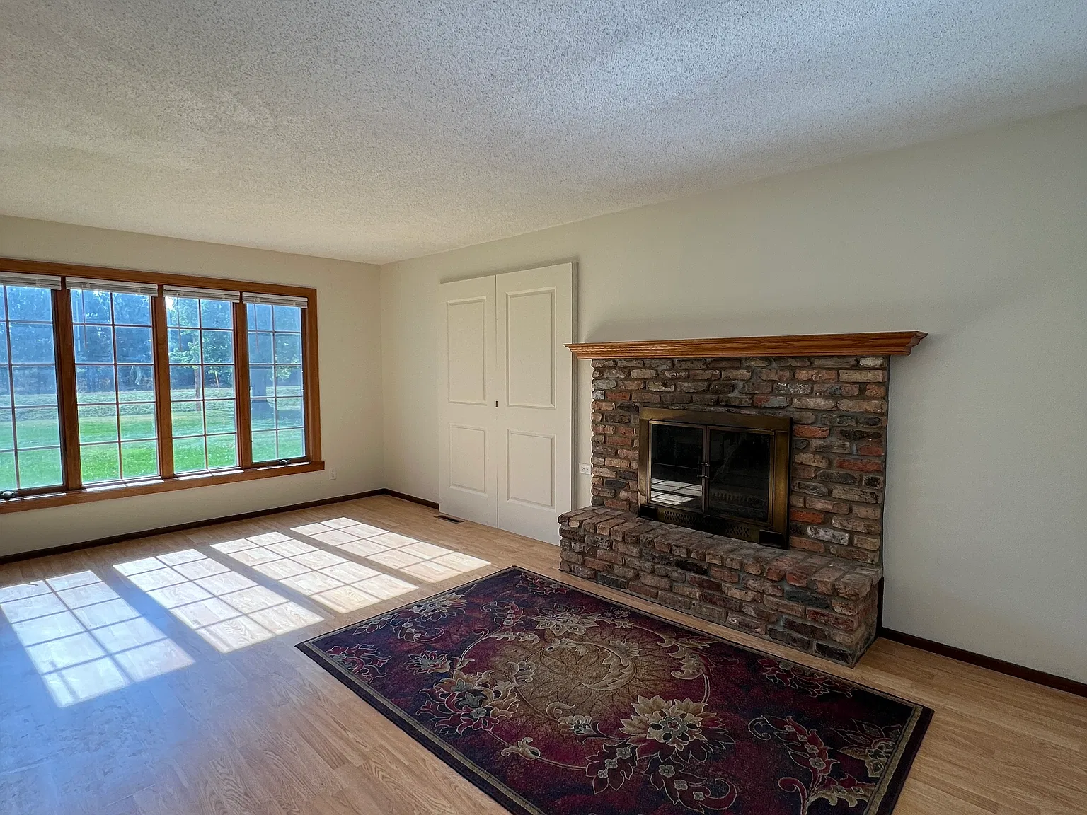 3 bed, $2,100 — Photo 2