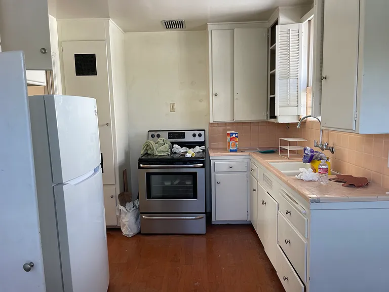 15 Cerritos Ave #11 — Photo 1