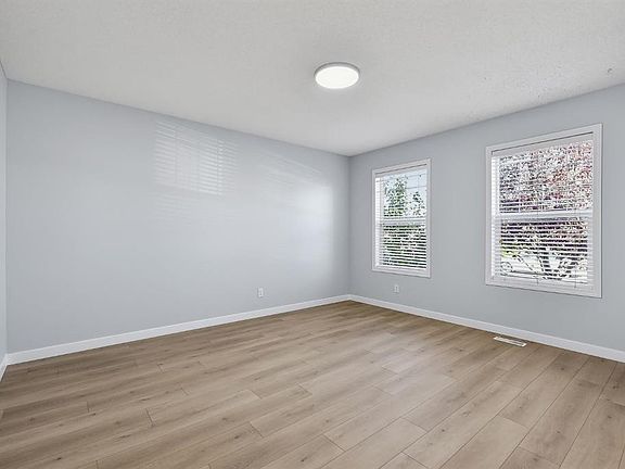 4th image of 220 N Covemeadow Rd NE