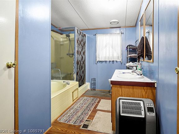 4th image of 21409 9th St