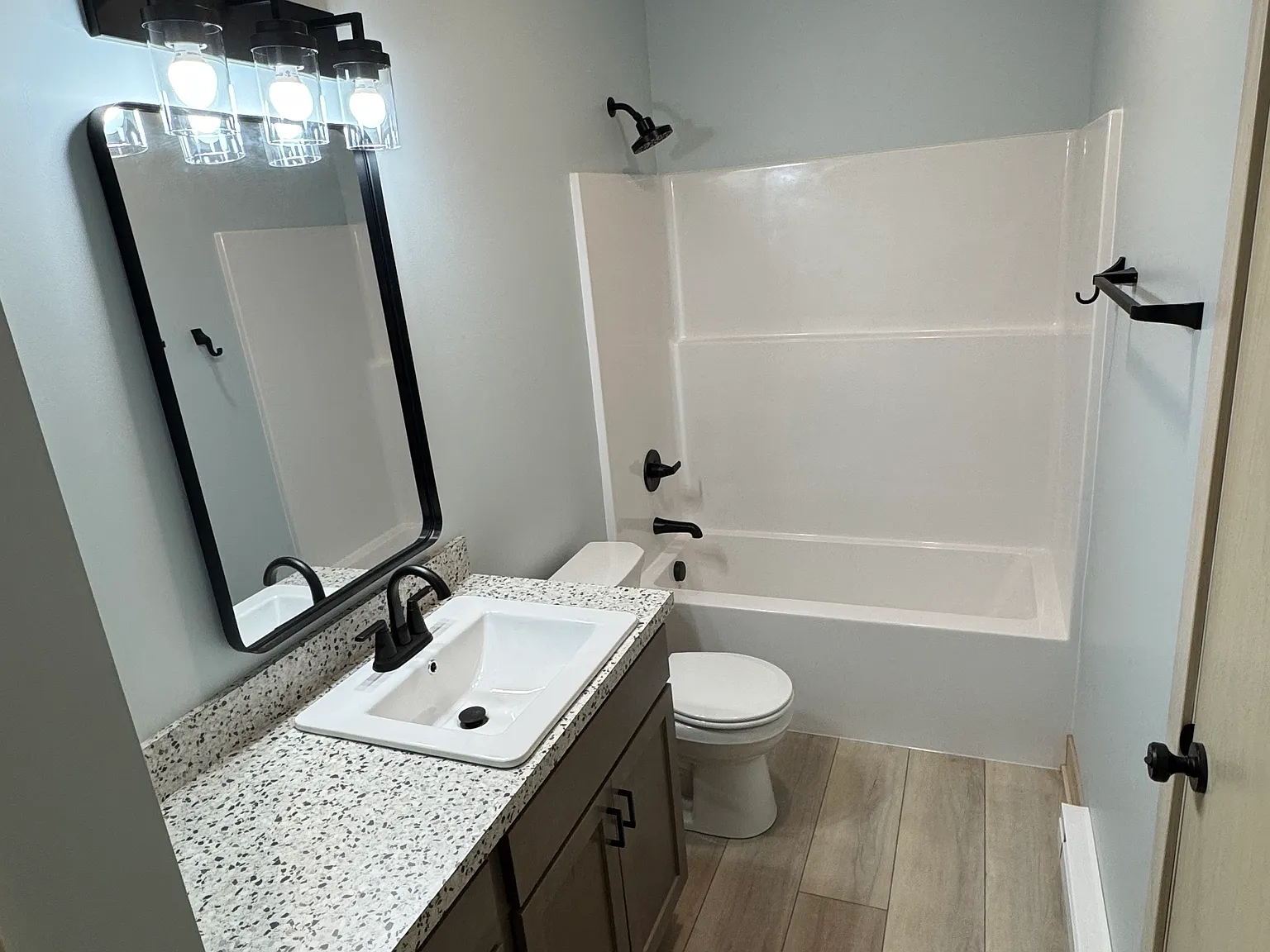 2 bed, 888 sqft, $1,385 — Photo 1