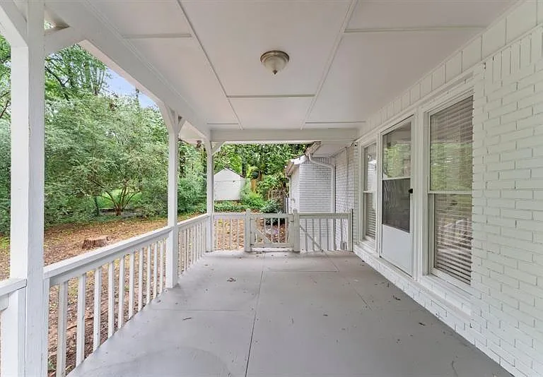 2352 Elmwood Cir SE — Photo 35