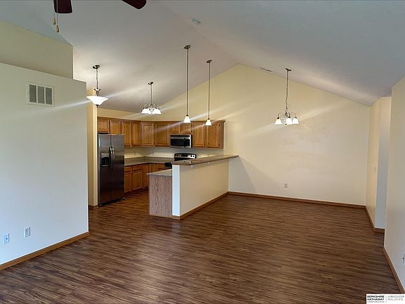 4th image of 9037 Leighton Ave