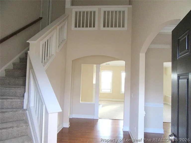 512 Rossendale Dr — Photo 6
