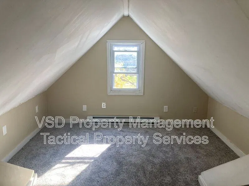 2 bed, 1.0 bath, 791 sqft, $1,295 — Photo 2