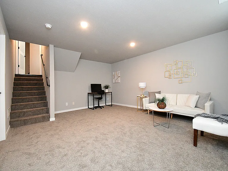 8121 S 198th Ave — Photo 27