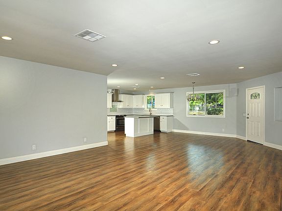 5th image of 32975 Grand Ave