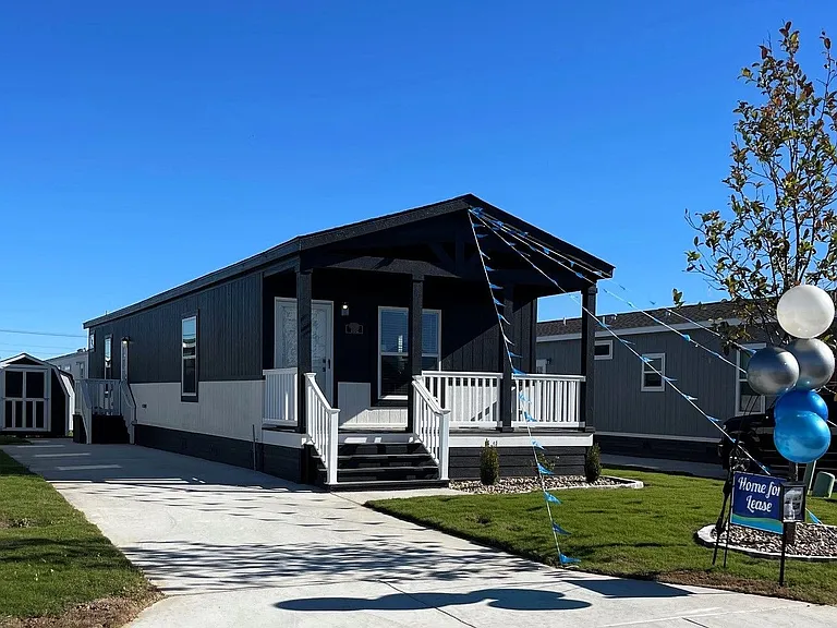 Dwelling at New Braunfels — Photo 43