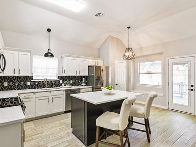 610 Dove Creek Cir, Grapevine, TX, 76051