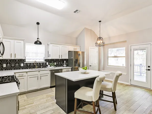 610 Dove Creek Cir, Grapevine, TX 76051