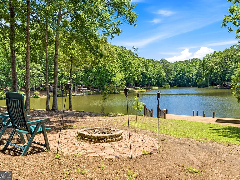 250 Aspen Way — Photo 2