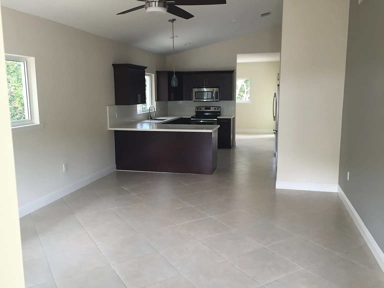 3 bed, 1383 sqft, $3,450 — Photo 3