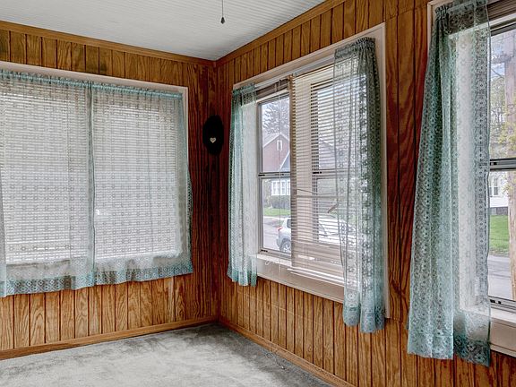 4th image of 254 Evaleen Ave