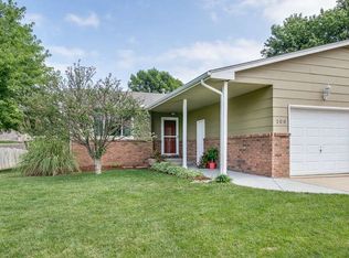 106 E Rosewood Ln, Derby, KS 67037