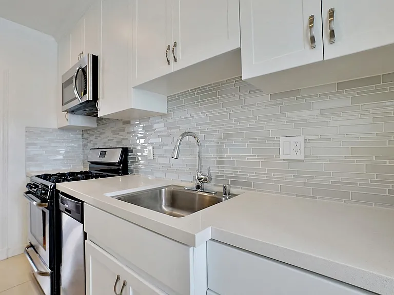 Barton Apartments — Photo 24