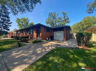 811 Mahoney Dr, Lincoln, NE 68504