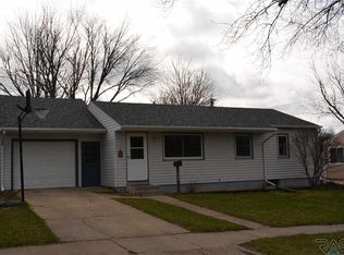 1608 S Point Dr, Sioux Falls, SD 57103