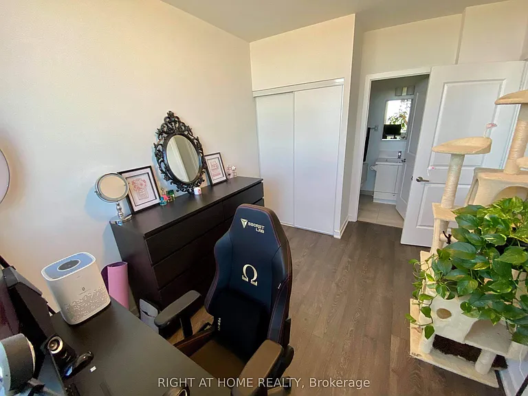4699 Glen Erin Dr E — Photo 13