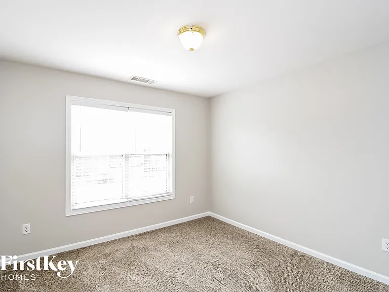 7660 Forest Glen Way — Photo 13