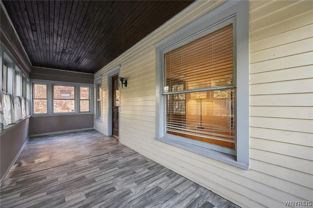 5 bed, 3.0 bath, 2063 sqft, $3,000 — Photo 3