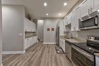 2 bed, 1.0 bath, 3046 sqft, $2,000 — Photo 3