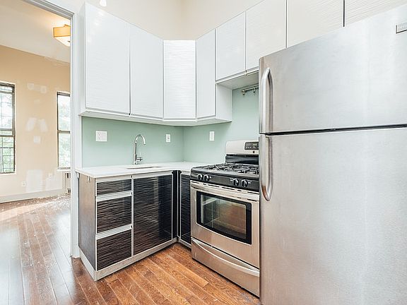 3rd image of 26 Wilson Ave APT 3L
