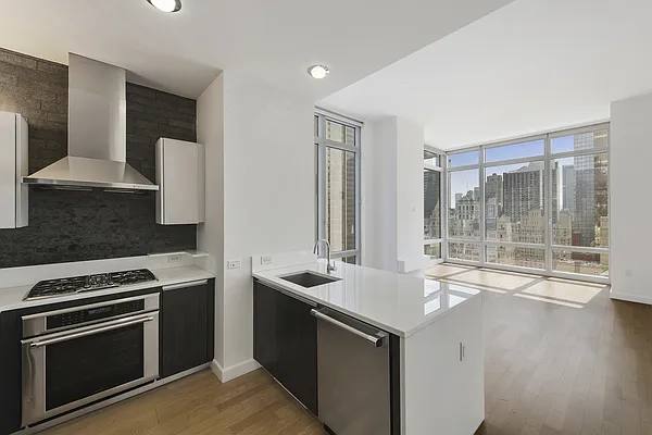 Sold by Nest Seekers International | media 3