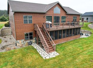 N8610 Island View Dr, New Lisbon, WI 53950
