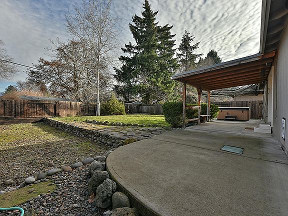 4th image of 1515 S Oakdale Ave
