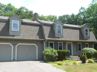 30 Holly Ln, Wrentham, MA 02093
