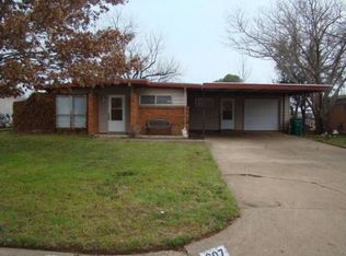 607 W Texas Ave, Iowa Park, TX 76367