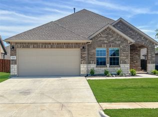 5266 Meadow Ln, Krum, TX 76249