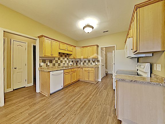 5th image of 711 Riata Ct