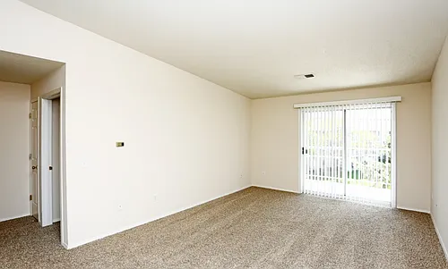 SOUTH POINTE Photo 1