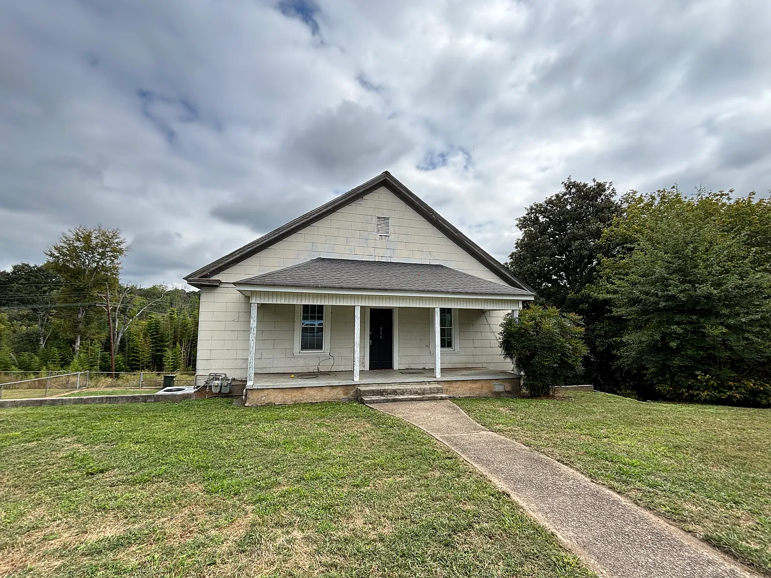 3 bed, 1388 sqft, $825 — Photo 2