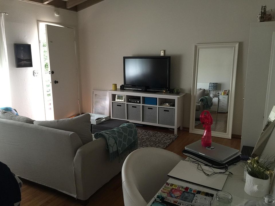 2nd image of 2639 Alma St #2639