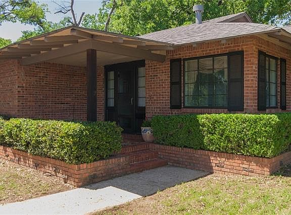 3rd image of 1708 Lake Shore Dr
