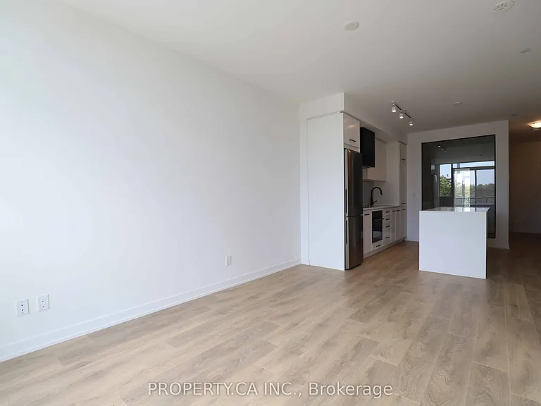 899 Queen St E #410 — Photo 5