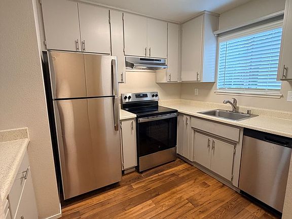 3rd image of 7764 Poplar Ave #24
