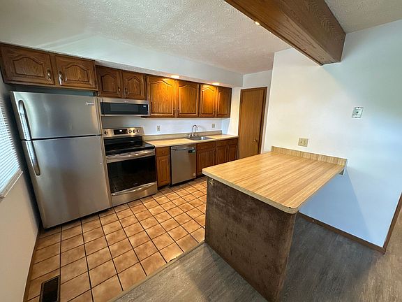 5th image of 1726 Summit St #1726