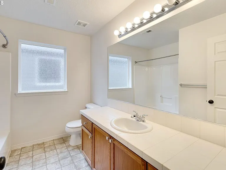 1174 SE Westerland St — Photo 10