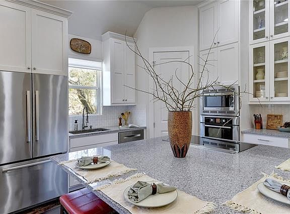 3rd image of 13702 Montview Dr