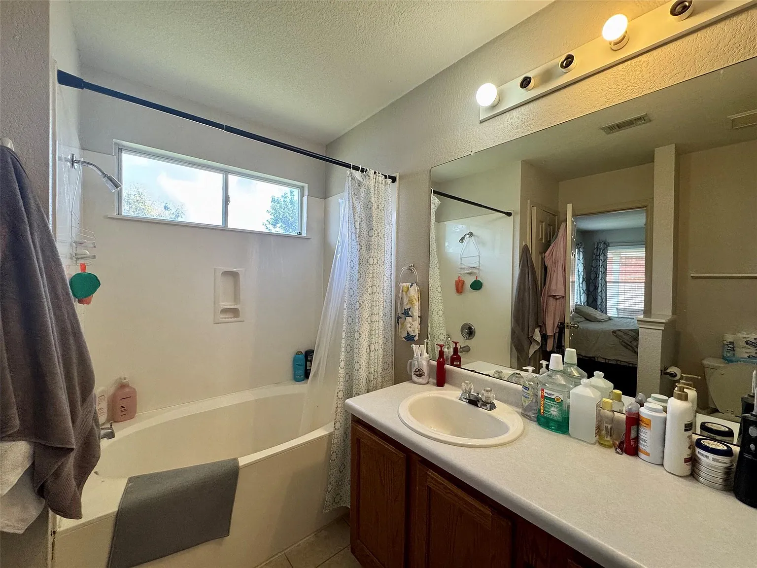 3 bed, 2.0 bath, 1198 sqft, $1,775 — Photo 3