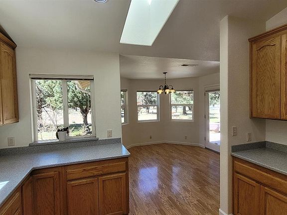 5th image of 15916 Sherwood Rd