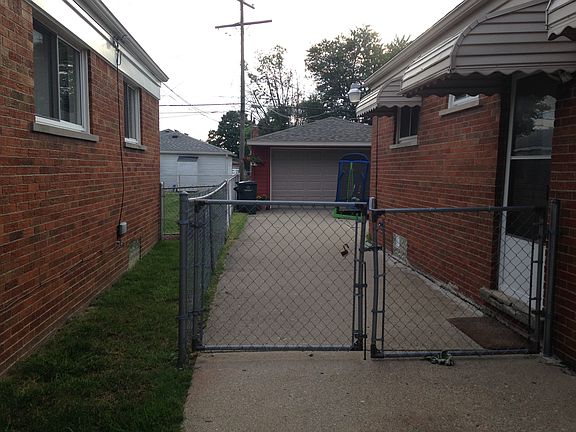 3rd image of 27529 Princeton St